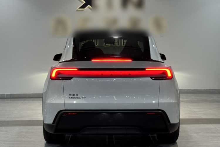 Tesla Model Y L 2025 image de voiture #9