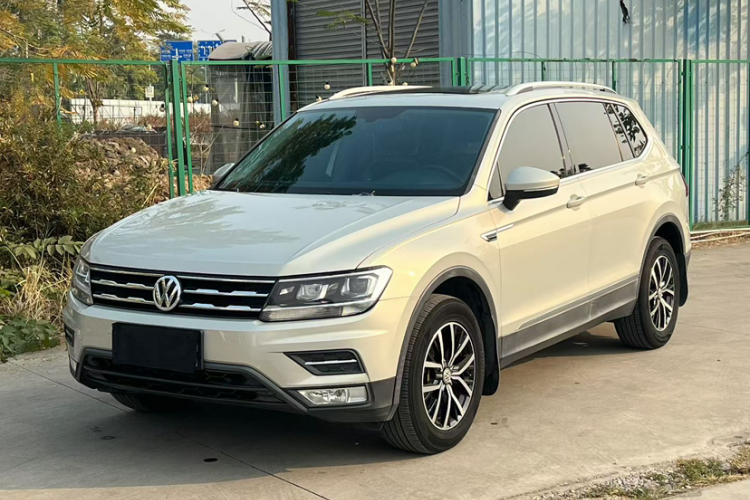 Volkswagen Tiguan L 2018 #9 Volkswagen Tiguan L 2018 car image #9