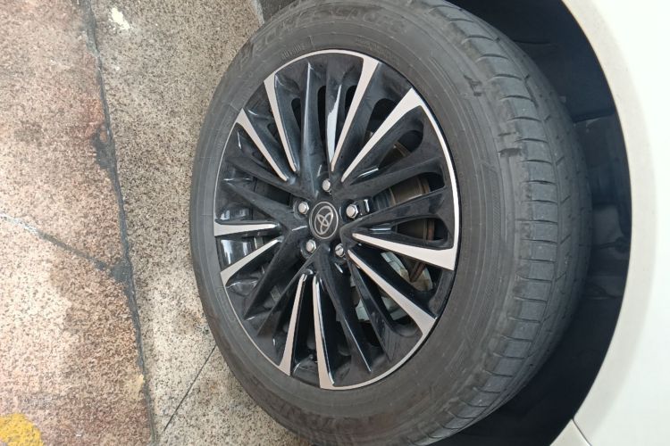 Toyota Venza 2024 immagine di auto #9