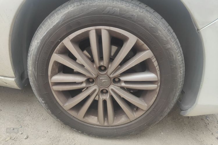 Citroen C4L 2015 car image #9