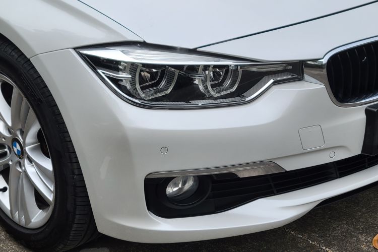 BMW 3 Series 2017 car image #9