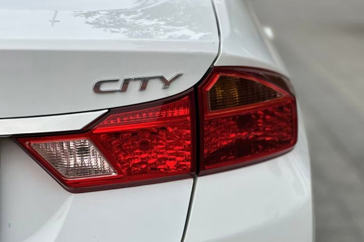 Honda City 2018 изображение автомобиля #9