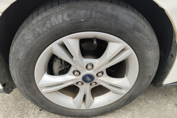 Ford Focus 2014 car image #9