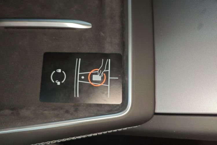 特斯拉 Model Y L 2025 汽车图片 #9