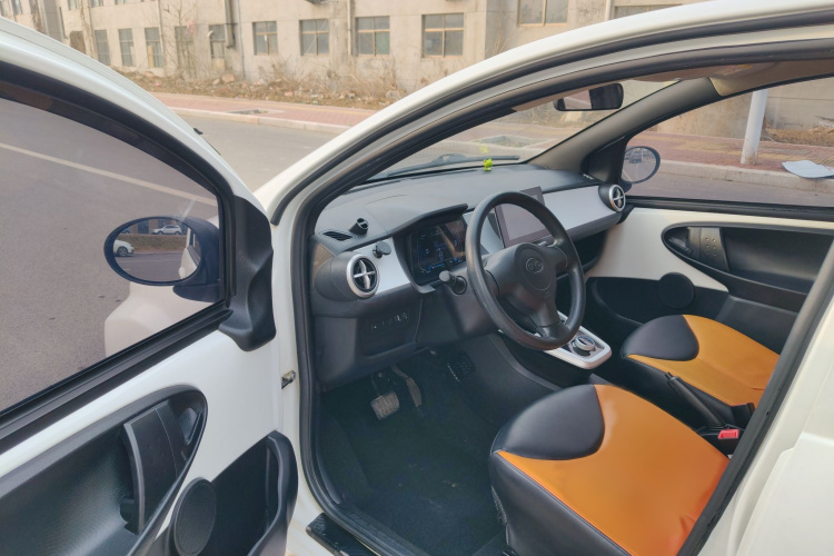 BYD e1 2020 car image #9