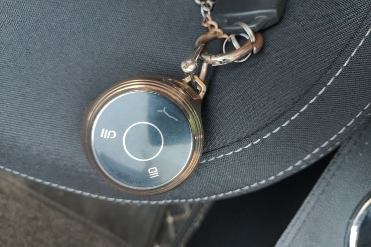 哪吒汽车 哪吒V 2020 汽车图片 #9