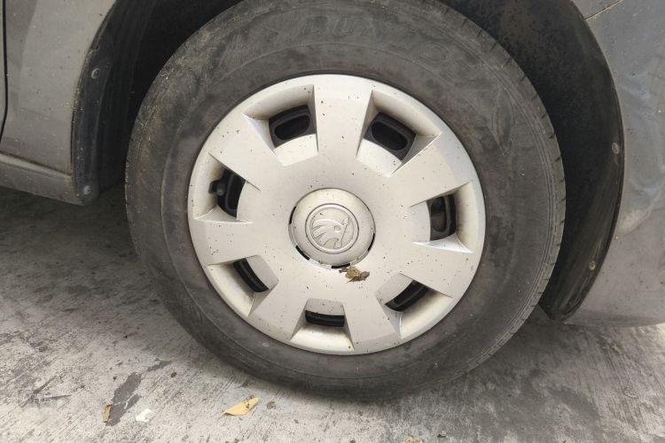 Skoda Rapid 2015 imagem de carro #9