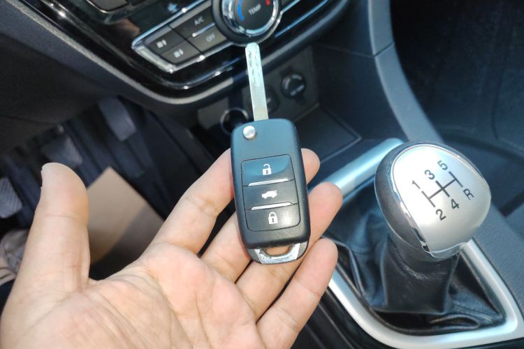 长安 悦翔V7 2017 汽车图片 #9