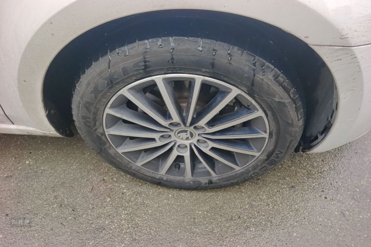 Skoda Octavia 2020 car image #9