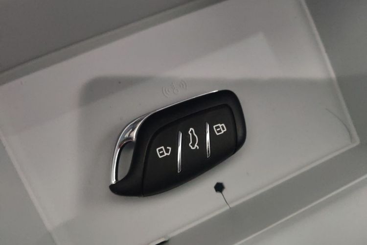 MG 4 EV 2025 immagine di auto #9