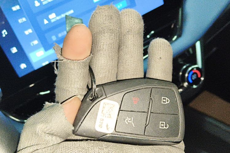 Chevrolet Equinox Plus 2025 #9 Chevrolet Equinox Plus 2025 car image #9