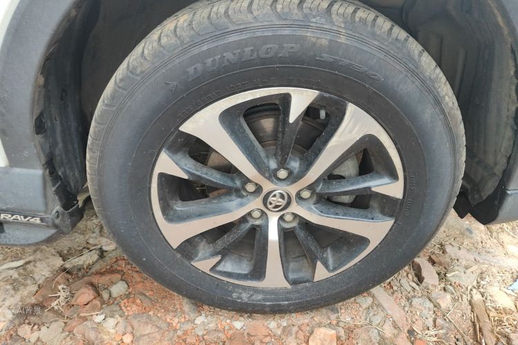 Toyota RAV4 2018 car image #9
