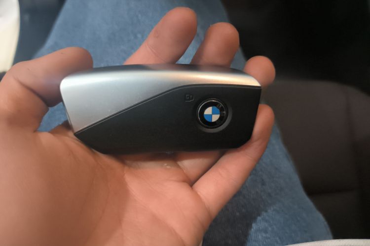 BMW iX1 2024 изображение автомобиля #9