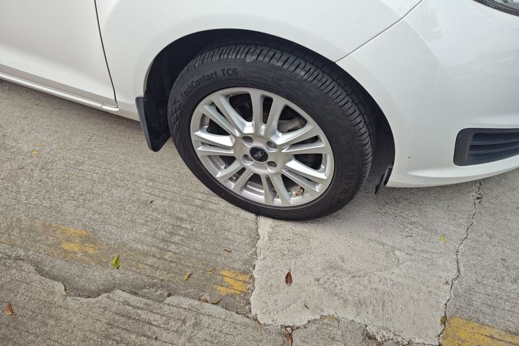 Ford Fiesta 2014 car image #9