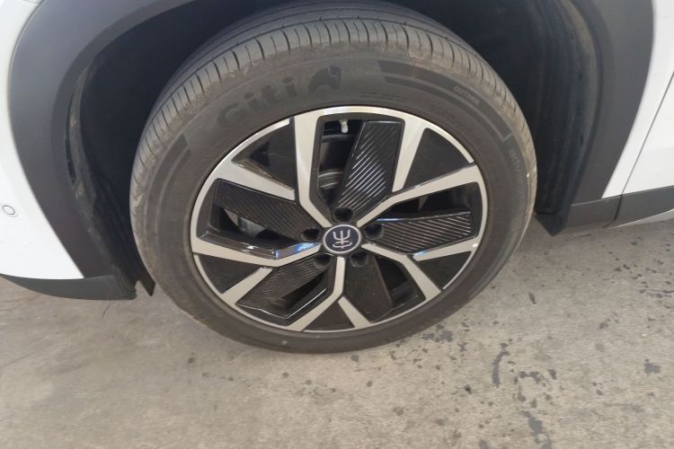 BYD SongL DM-i 2025 car image #9