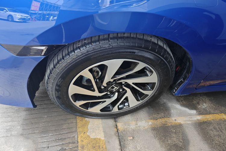 Honda Civic 2018 car image #9