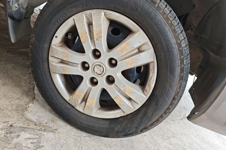 Forthing Lingzhi 2014 #9 Forthing Lingzhi 2014 изображение автомобиля #9