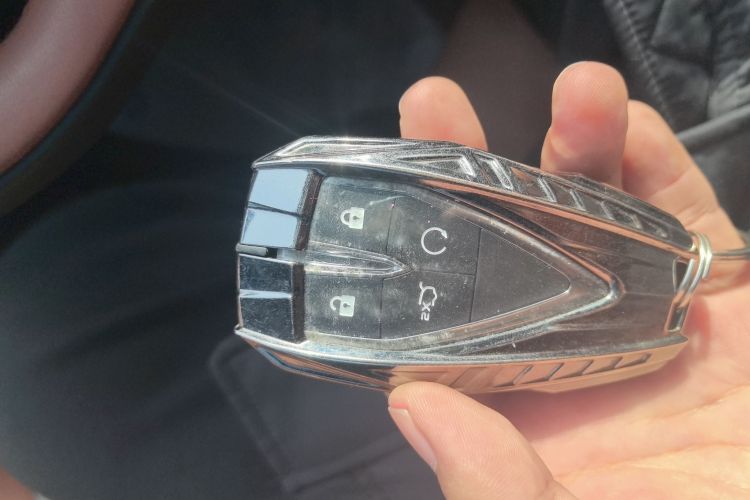 Changan UNI-Z PHEV 2024 car image #9