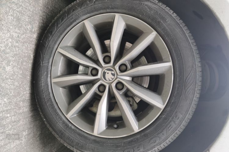 Skoda Octavia 2018 car image #9