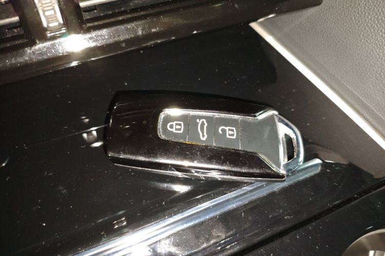 Volkswagen Touareg 2020 car image #9