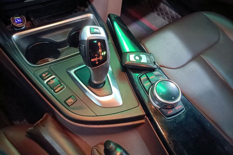 BMW 3 Series 2014 car image #9