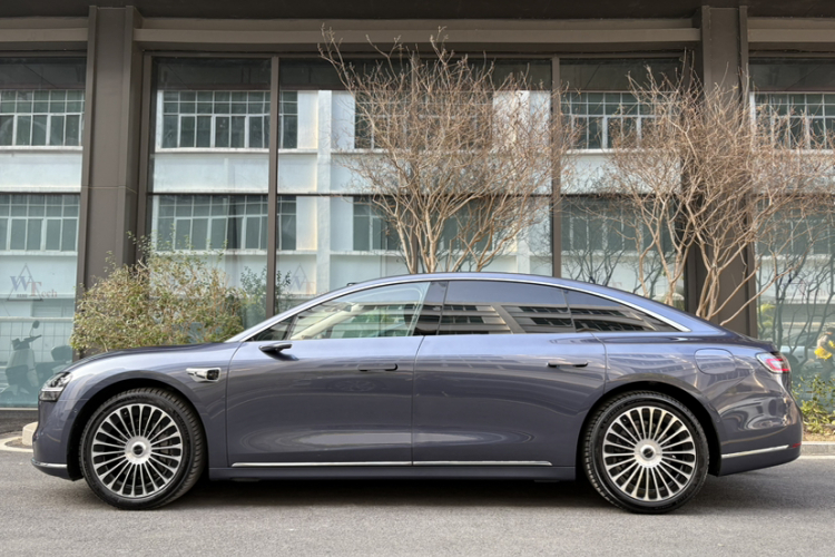 HongQi 2025 car image #9