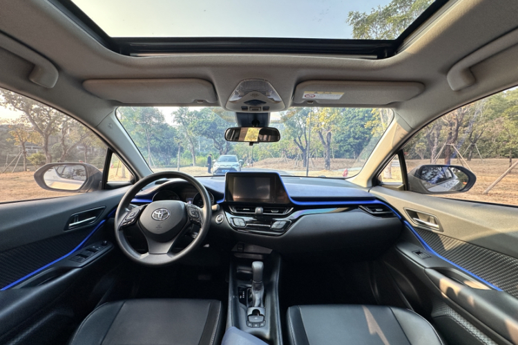Toyota C-HR 2022 car image #9