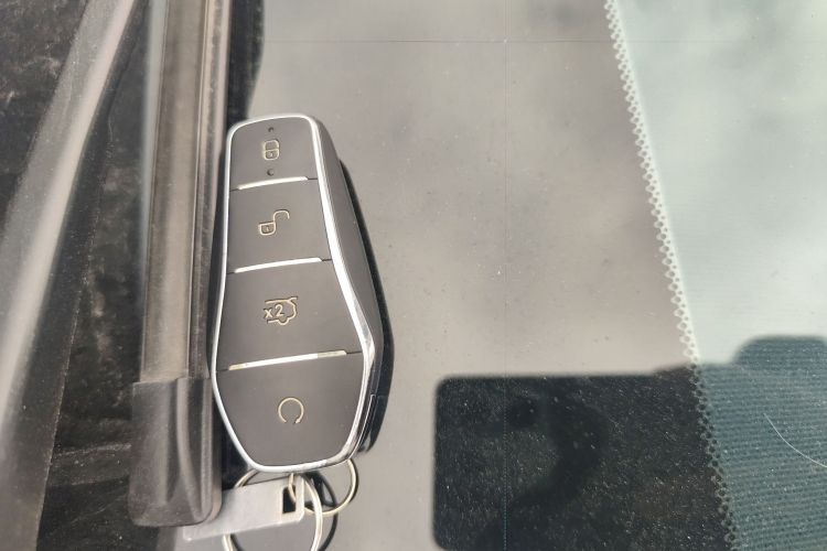 BYD Seal 2025 car image #9