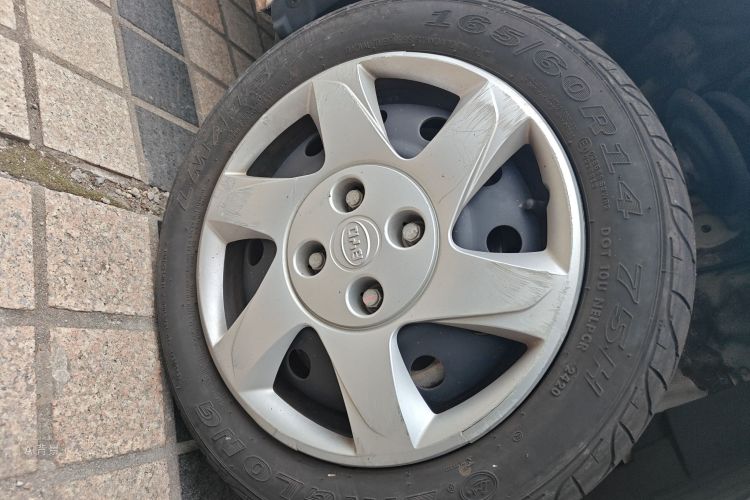 BYD e1 2020 car image #9