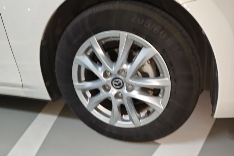 Mazda 3 Axela 2017 car image #9