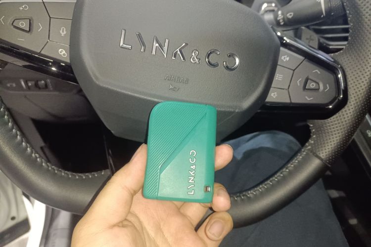 Lynk & Co 06 2023 #9 Lynk & Co 06 2023 car image #9