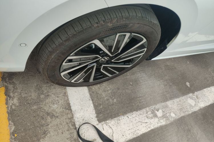 Volkswagen 2025 car image #9