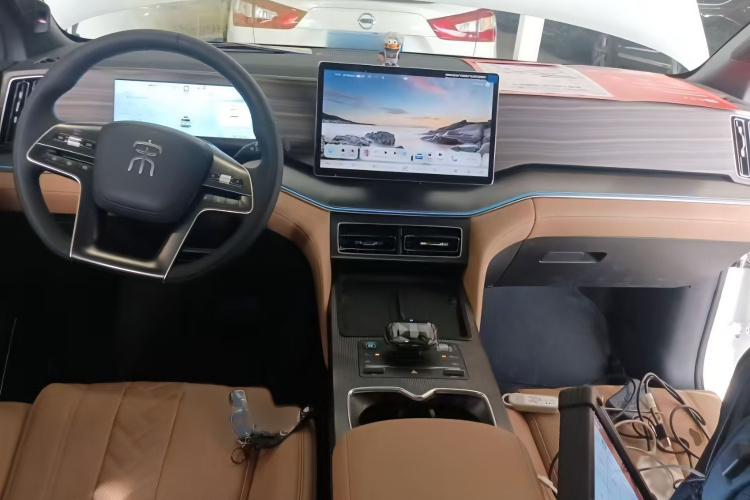 BYD SongL DM-i 2024 car image #9