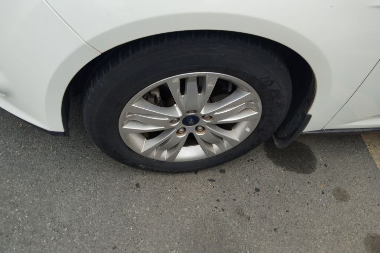 Ford Focus 2015 image de voiture #9