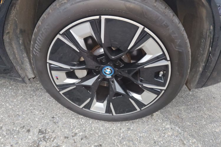 BMW iX3 2024 car image #9