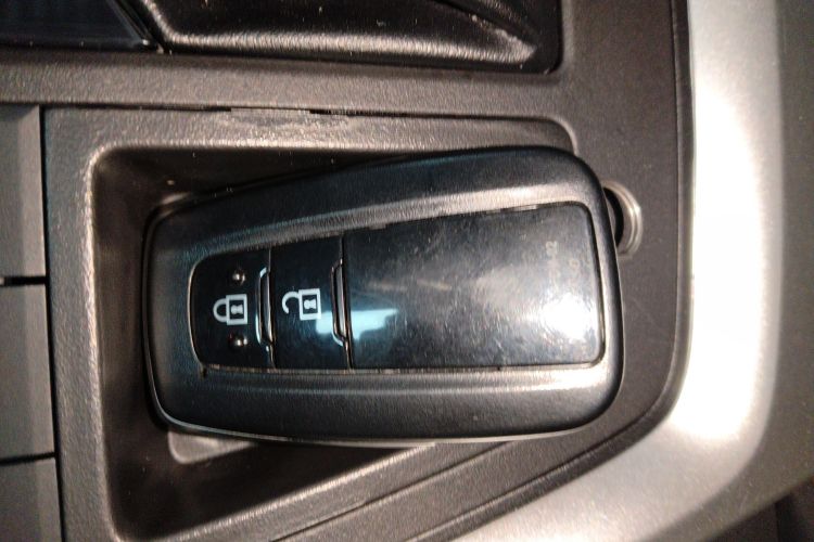 Toyota RAV4 2023 car image #9