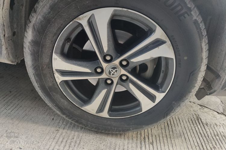 Toyota RAV4 2015 car image #9