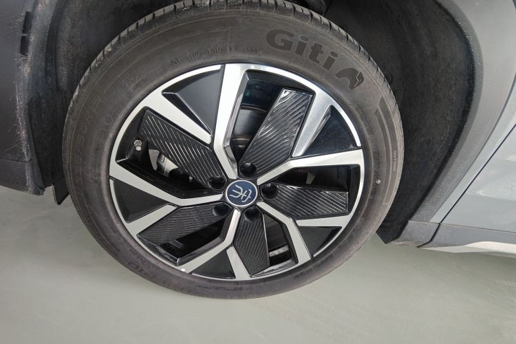 BYD SongL DM-i 2025 car image #9