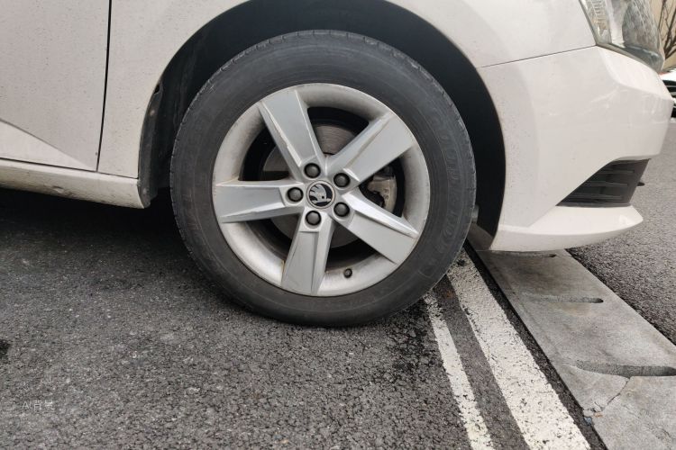 Skoda Fabia 2017 immagine di auto #9