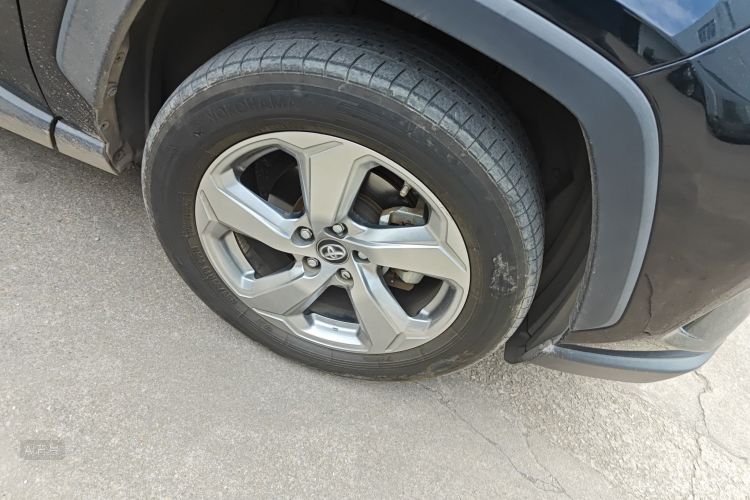 Toyota RAV4 2021 car image #9