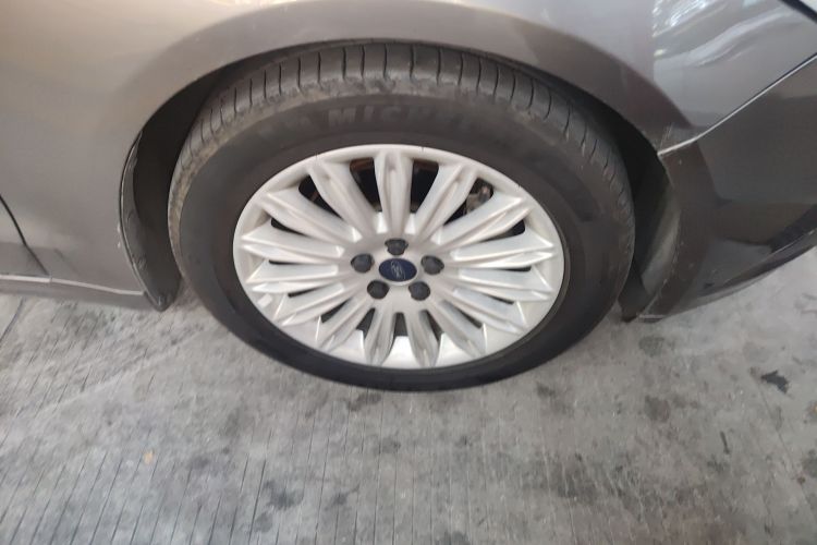 Ford Mondeo 2015 car image #9