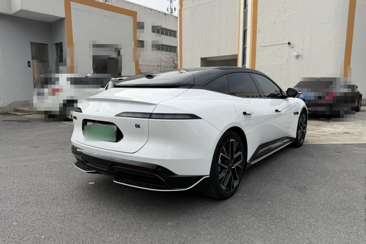 Avatr 06 2025 car image #9