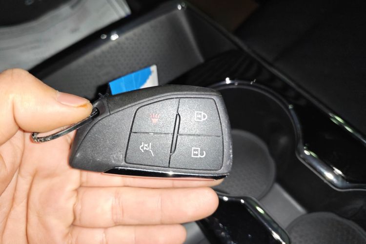 Chevrolet Equinox Plus 2025 car image #9