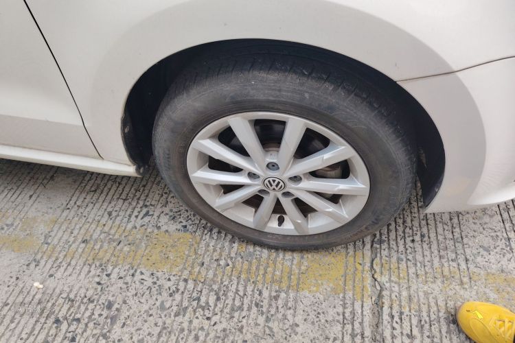 Polo 2015 car image #9