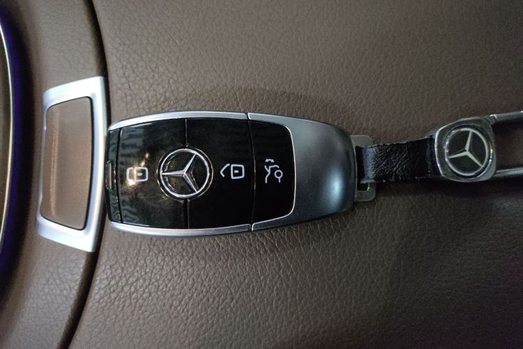 Mercedes-Benz E Class New Energy 2023 car image #9