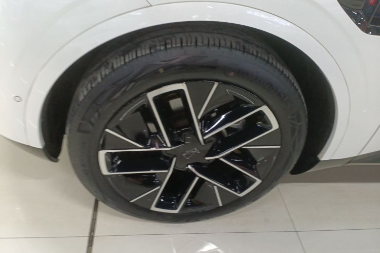 Avatr 11 2023 #9 Avatr 11 2023 car image #9