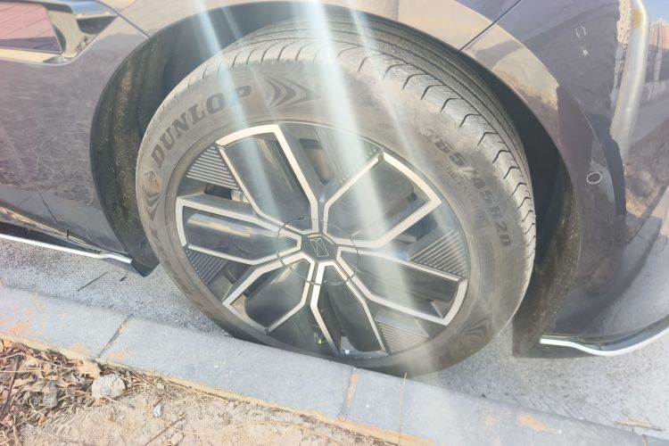 Avatr 12 2025 car image #9