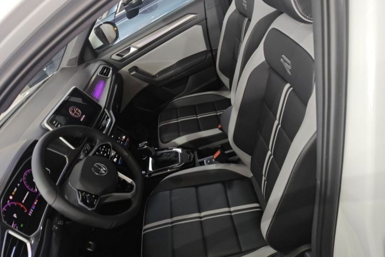 T-Roc 2025 car image #9
