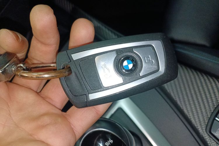 BMW M2 2018 car image #9