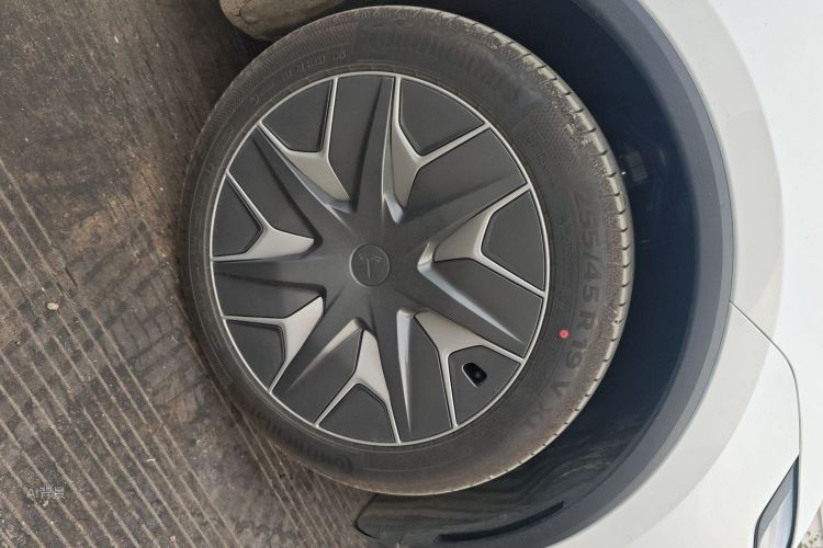 特斯拉 Model Y L 2025 汽车图片 #9